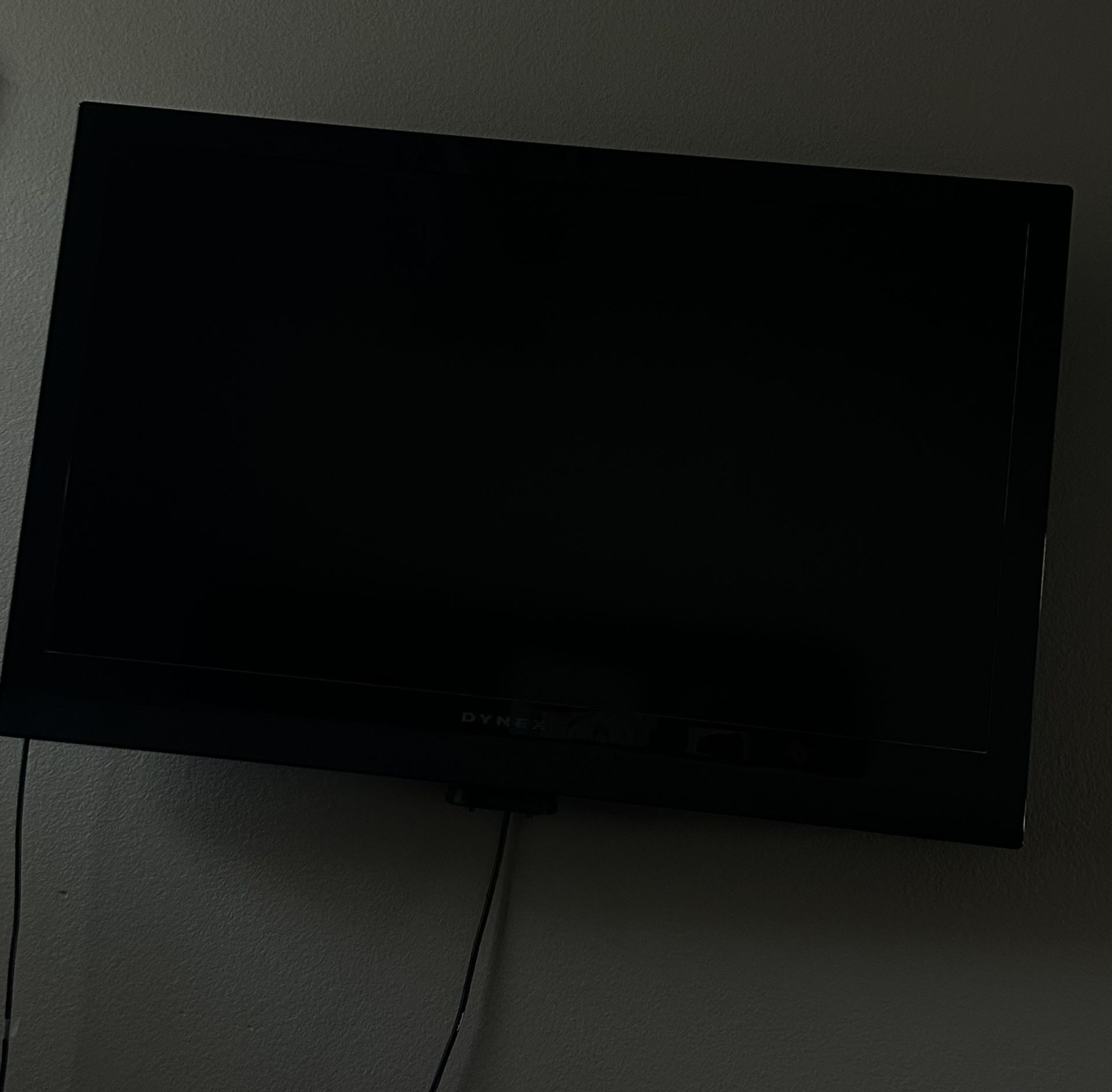 40 Inch TV With Wall Mount