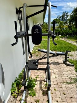 Gold’s Gym XR 10.9 Power Tower Pull-Up, Dip & Core Station