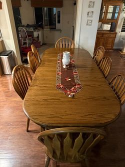 Oak Dining table with 8 Windsor chairs