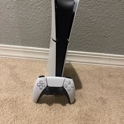 Digital PS5 comes with 1 controller and HDMI/POWER CHORDS