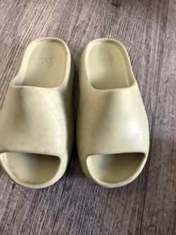 Kids Yeezy Slide 13k $15