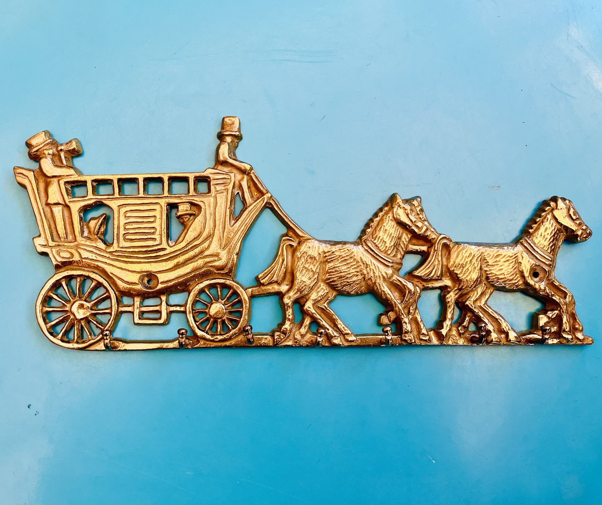 Vintage Sold Brass Victorian Era Themed Horse Drawn Carriage 7 Keys Holder
