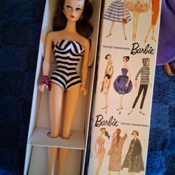 1993 35th Anniversary Barbie Brunette Doll Original 1959 Special Edition