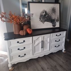 large and heavy bedroom set 3 pieces 