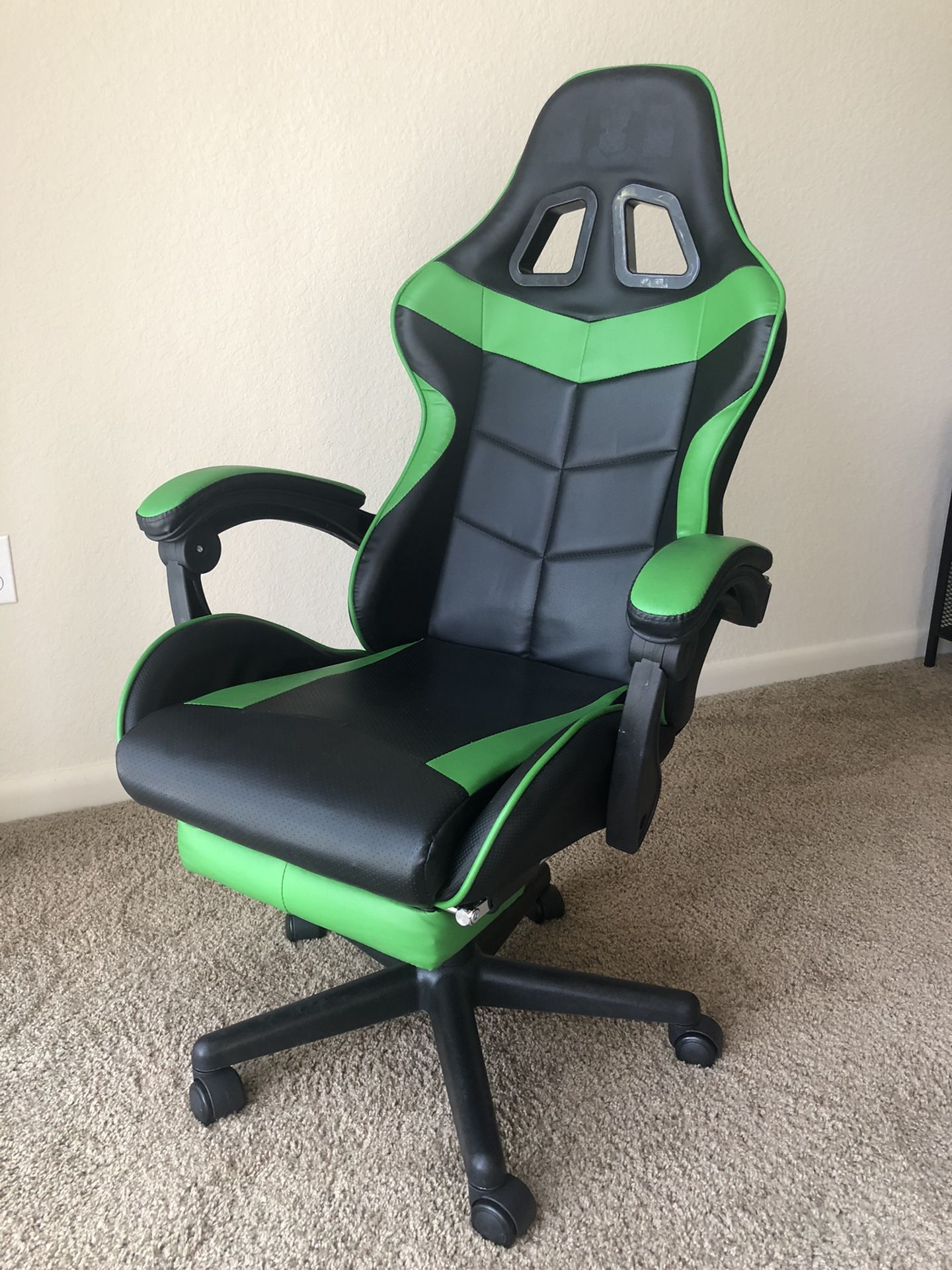 Green Gaming Chair for Sale in Lockhart, FL OfferUp