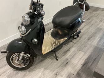 Electric moped scooter