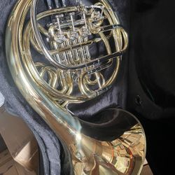 (Flawed) French Horn Brass Horn with Hard Case