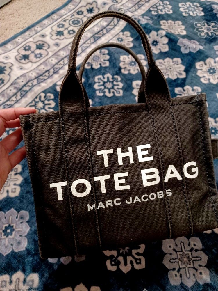 Marc Jacobs
The Small Canvas Tote Bag