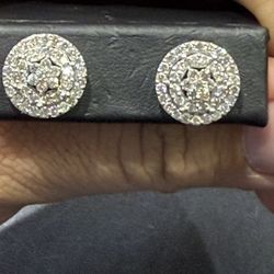 10k gold screw back earrings with 1..25 ctw in diamonds 839906-2