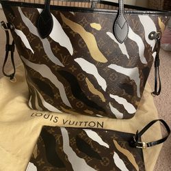 Limited Edition Louis Vuitton With Wristlet 