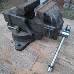 Bench Vise 