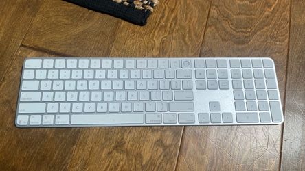 Apple Keyboard