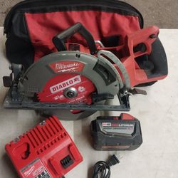 MILWAUKEE CIRCULAR SAW 7-1/4" WITH BATTERY 18V LITHIUM AND CHARGER 