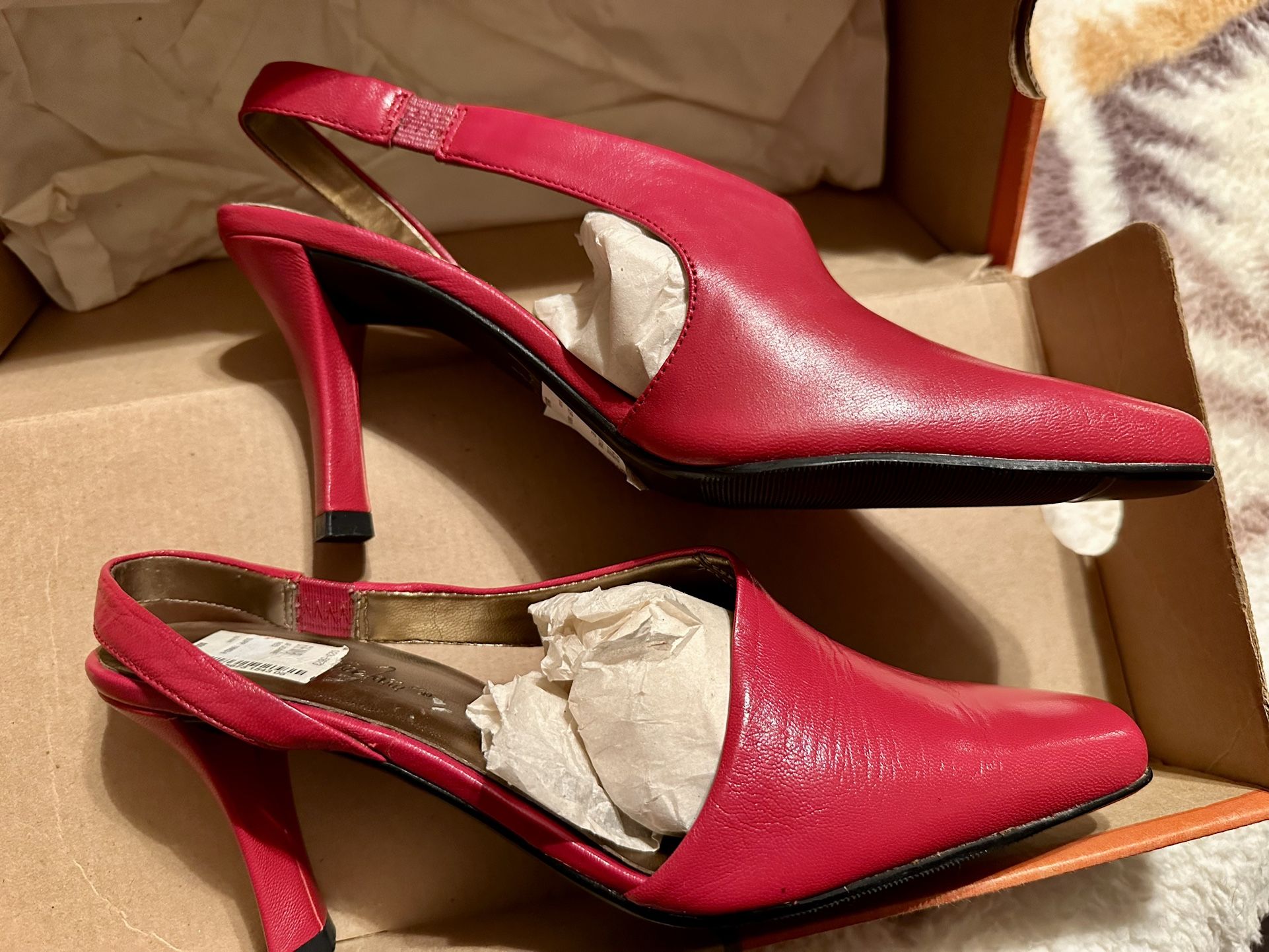 Red Comfy Heels 👠 