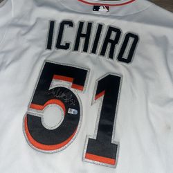 Ichiro signed Jersey 