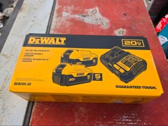 BRAND NEW Dewalt 5AH (2x) plus charger battery pack