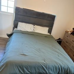 Queen Mattress/Bedframe/Box Spring