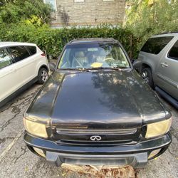 2000 Infiniti QX4