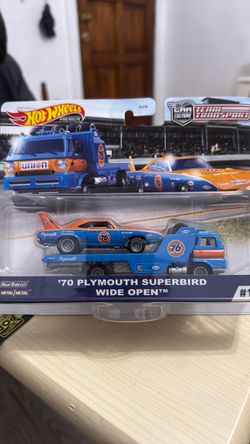 Hot Wheels Team Transport '70 Plymouth Superbird Wide Open