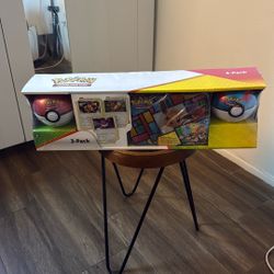 Pokemon Eevee Evolutions 3-Pack Treasure Chest Tin & 2 PokeBalls 