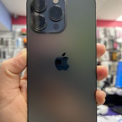 Factory Unlocked IPhone 13 Pro Max 256 gb comes with store warranty 