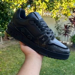 LV Trainer All Black 