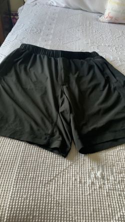 Black xl lululemon man’s shorts