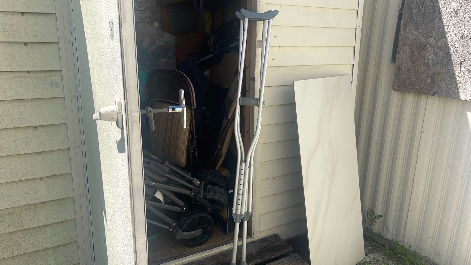 Crutches 
