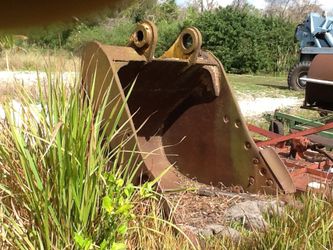 Caterpillar digging bucket