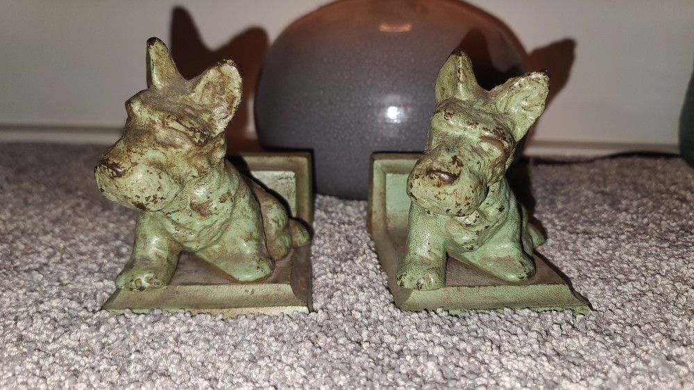 2 Dog Metal Bookends