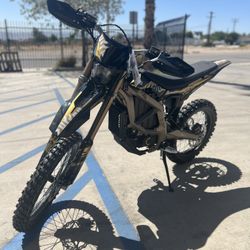 2025 Surron Ultra Bee HP Desert Tan