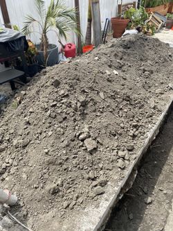 FREE DIRT — DON’T DELAY, DON’T PAY, JUST HAUL IT AWAY!
