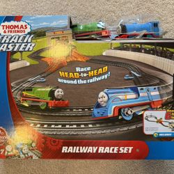 Thomas And Friends Motorized Track master Set Race Head to Head
