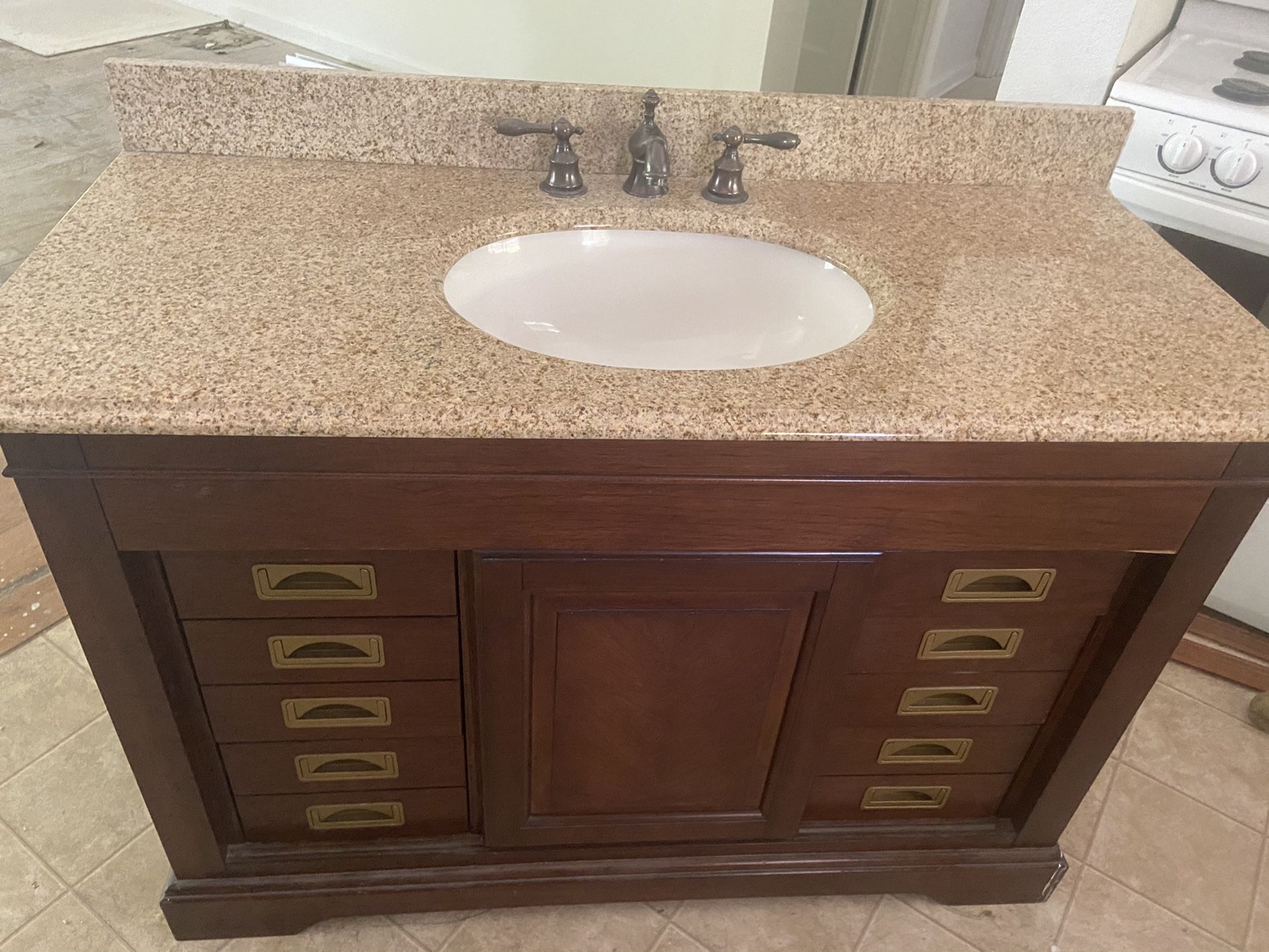 Vanity excellent condition Moving out Sale