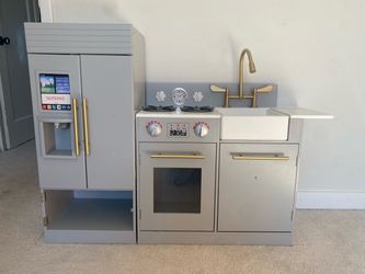 Play kitchen
