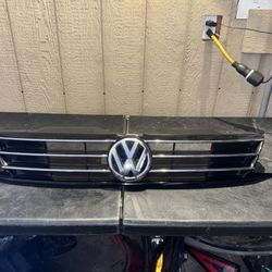2015 2016 2017 2018 VOLKSWAGEN JETTA FRONT GRILLE OEM USED 