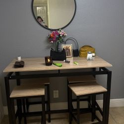 Dining Table And 4 Chairs 