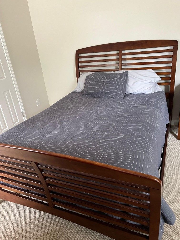 Queen Bedroom Set (5 Pieces)