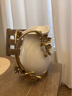 Decor pitcher