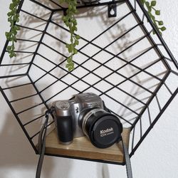 Kodak EasyShare Z740 5MP Digital Camera Screen Viewfinder 10X