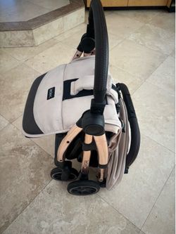 Nice Leclerq Baby Travel Stroller with accessories, manual and carry bag