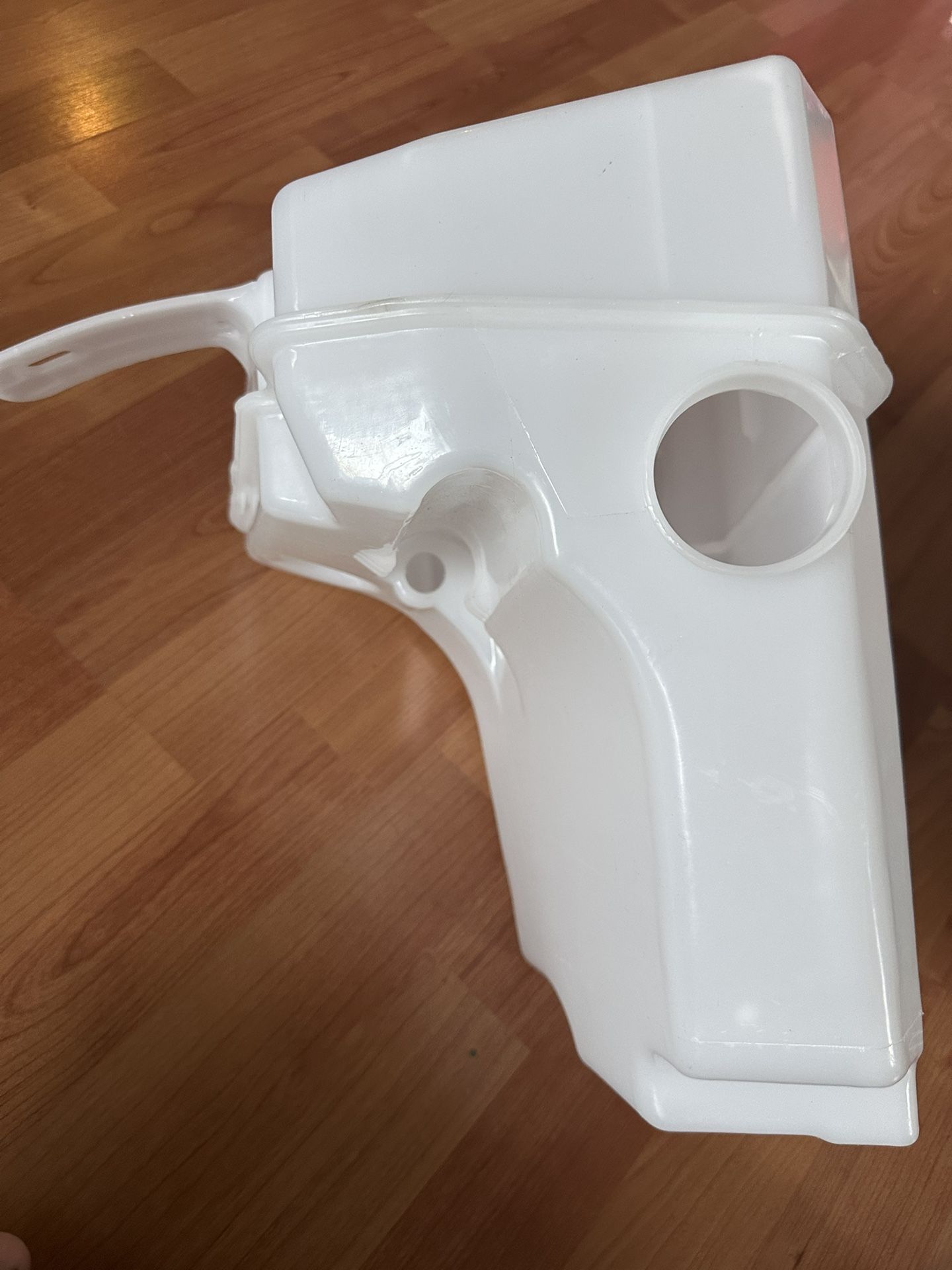Mercedes ML320 windshield washer fluid reservoir