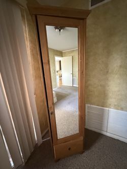 Mirrored cabinet - pick up April 18th in Tustin ONLY
