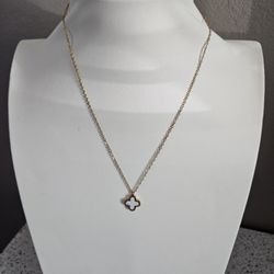 Clover Pendant Necklace 
