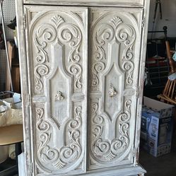 Hutch / Armoire 