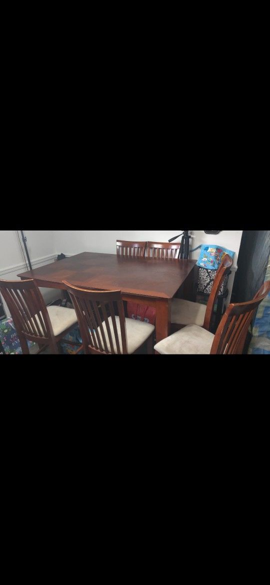 Classic 7-Piece Dining Room Table & Chairs - Must See!