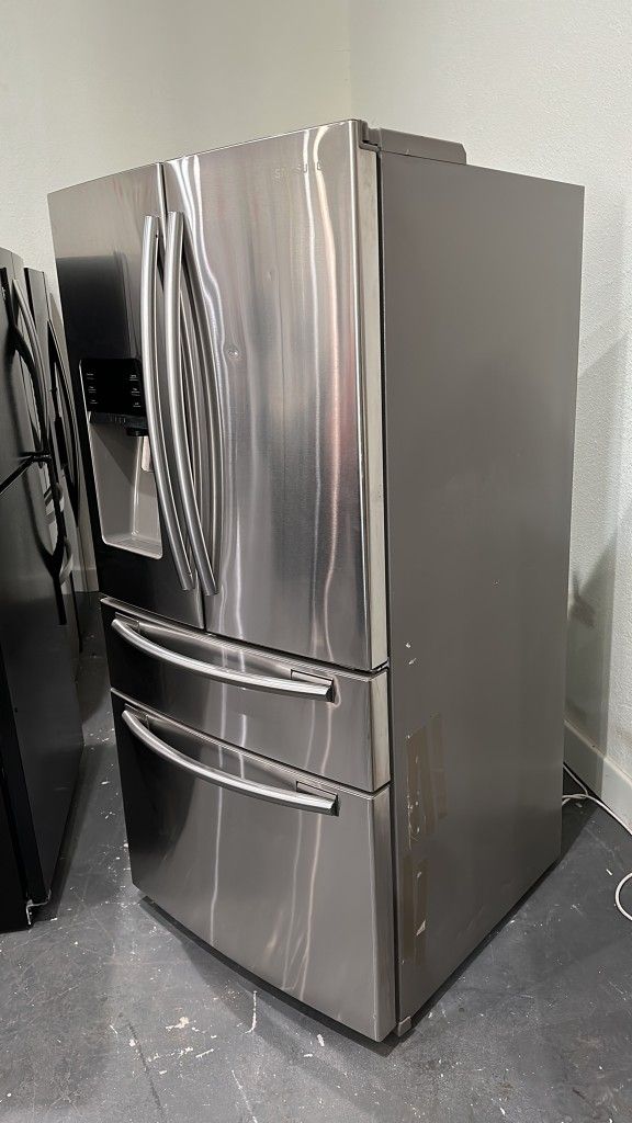 FIRST COME Samsung Refrigerator Fridge Freezer on Bottom