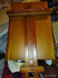 Classic Vintage Easel Never Used,Paint Brushes Paints And I'll Even Throw In A Package Of 3 Canvasses 2 More That 5 Canvasses Easle Never Used PainLof