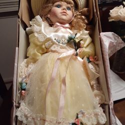 BEAUTIFUL MEREDITH DOLL YELLOW DRESS  NEW$25.00