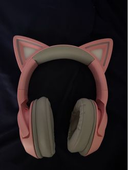 Pink Razer headset